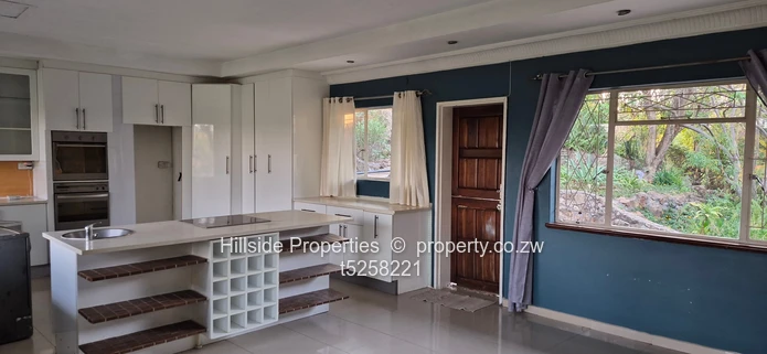 Glen Lorne 4-Bed 3-Bath: Modern Glass Wall & Garden