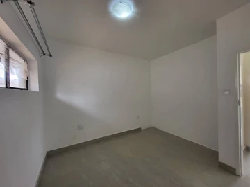 2 Bedroom Flat & Apartment