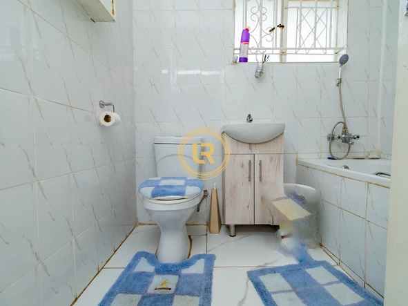 2 Bedroom Flat & Apartment