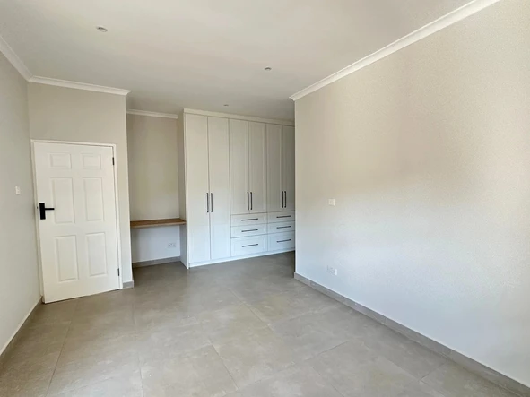 2 Bedroom Flat & Apartment