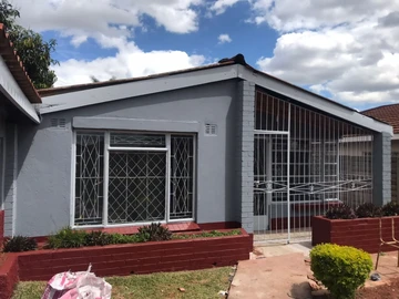 Solid Family house available for letting  