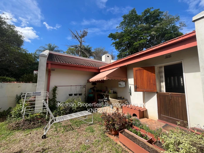 3 bed townhouse set in a large garden with lovely trees