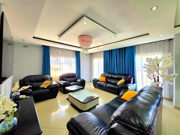 5 Bedroom House