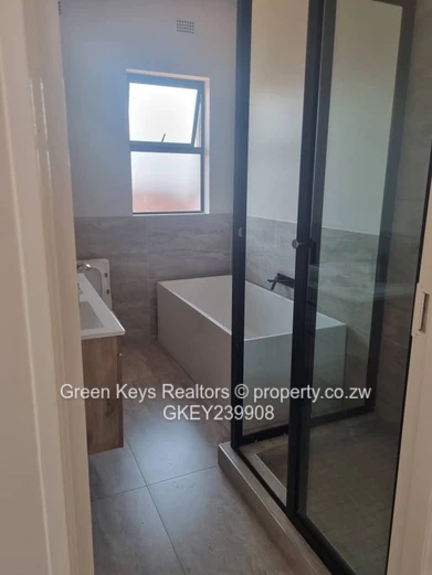 Modern 4-Bed House| Prime Location, Pomona