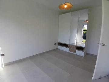 2 Bedroom Flat & Apartment