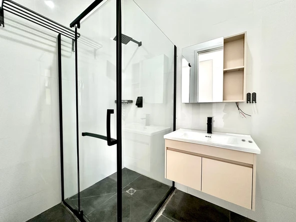 2 Bedroom Flat & Apartment