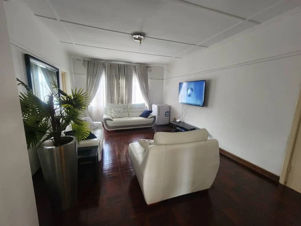 2 Bedroom Flat & Apartment