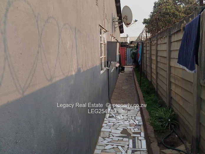Walled 3-Bed Home with Garden & Verandah in Mufakose (Sole Mandate)