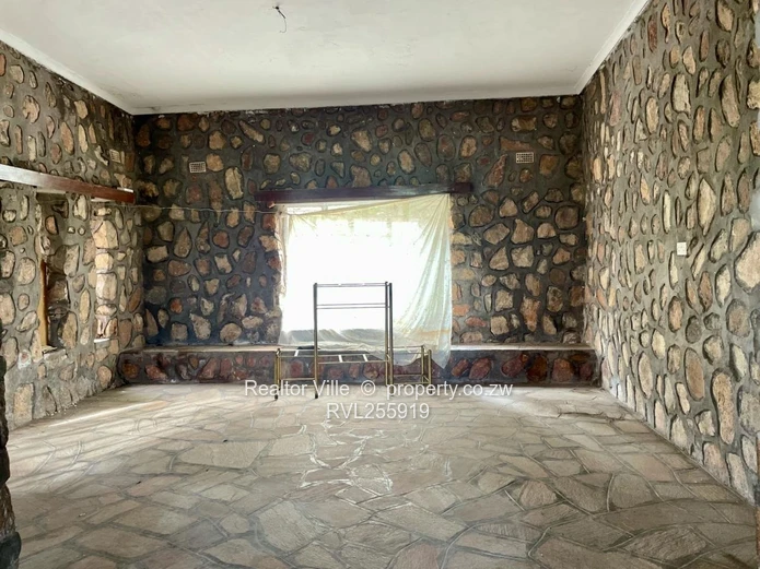 Stone Hilltop Home with Lake Views - 6 Bed, Kariba