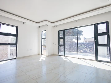 4 Bedroom Flat & Apartment