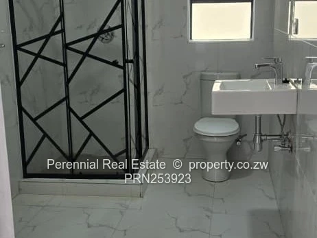 Groom Bridge 3-Bed Flat — Walled, Modern Kitchen & En-Suite