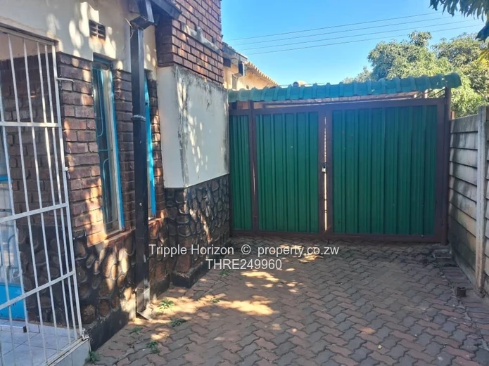 4-Bed House in Kuwadzana – Paved Carport & Electric Gate