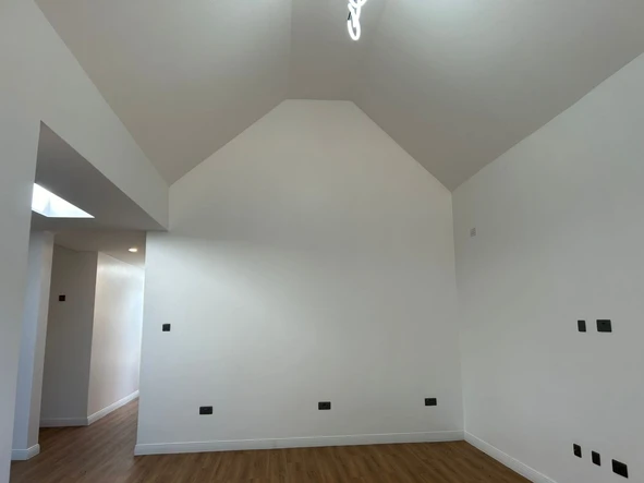 4 Bedroom Flat & Apartment