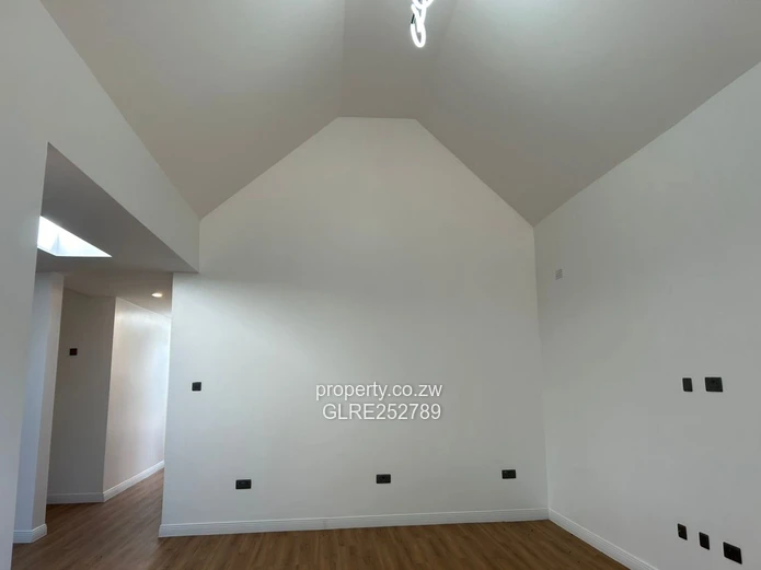 Bright 4-Bed Mount Pleasant Flat with Modern Kitchen & Borehole