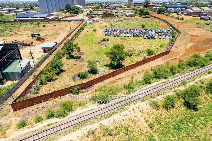 Versatile Commercial Stand In Kelvin West