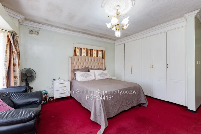 Charming Family Home In Zimre Park