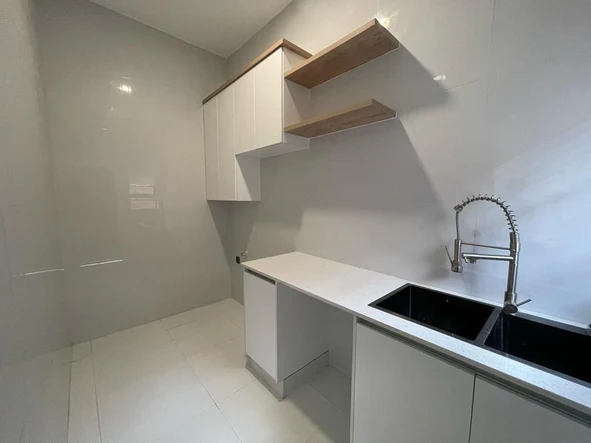 4 Bedroom Flat & Apartment