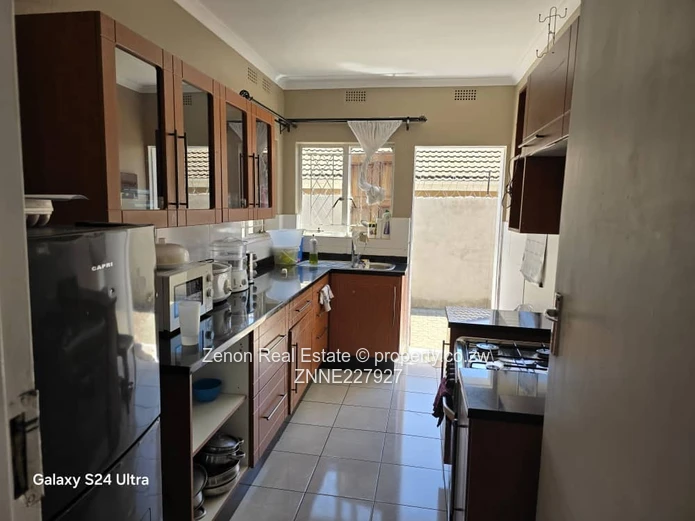 3bed for rent in Cranborne with beautiful kitchennette for 600/month (Sole Mandate)