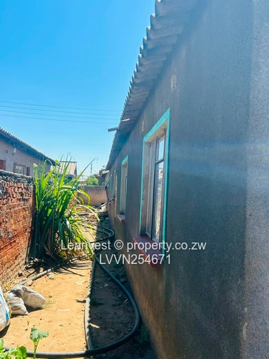 Spacious 6-Bed Home in Chitungwiza with Borehole