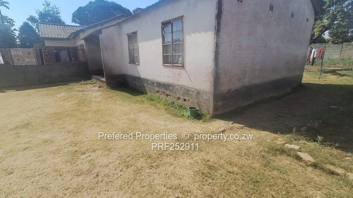 2-Bed Renovation Opportunity in Mufakose — 300m² (Sole Mandate)