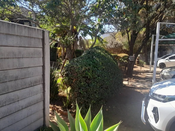 2 Bedroom Flat & Apartment