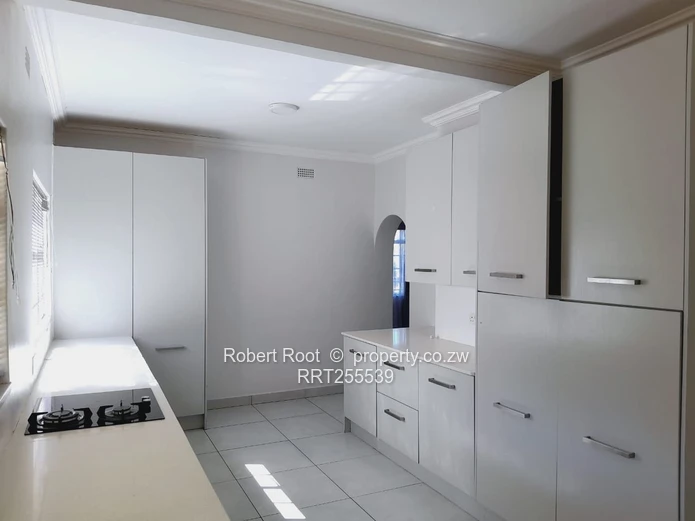 4 Neat Bedroom House with a Swimming Pool for Rent in Sentosa