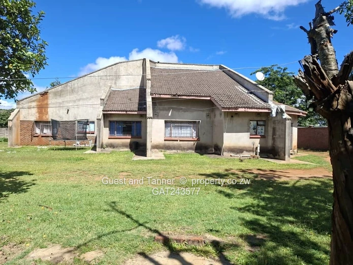 5-Bedroom House For Sale In Borrowdale West