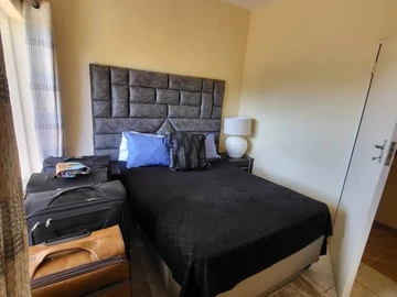 2 Bedroom Flat & Apartment