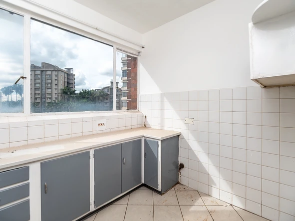 2 Bedroom Flat & Apartment