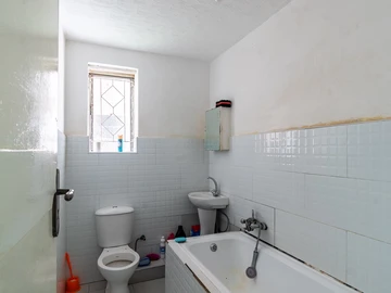 2 Bedroom Flat & Apartment