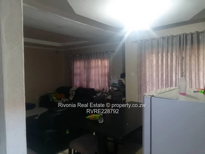Neat 3beds on 200sqm Aspindale 