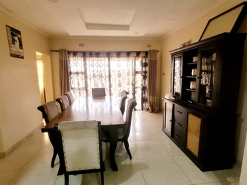 6 Bedroom House