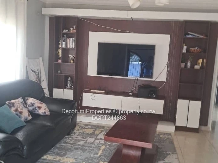 Spacious 4-Bedroom Home with Borehole in Dawnview for Rent!