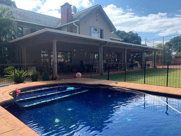Prime Location - Grand Home Plus Two Cottages