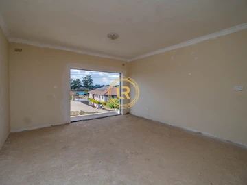 2 Bedroom Flat & Apartment