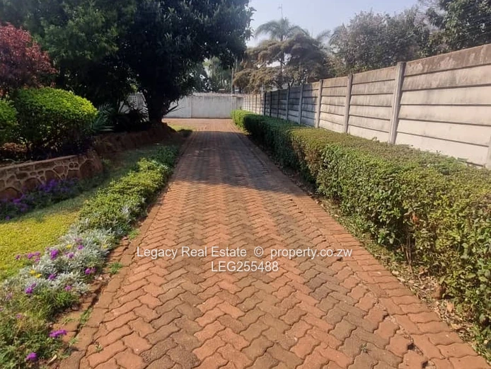 Borrowdale 5-Bed Home with Double Garage & Borehole