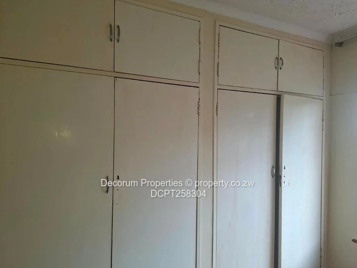 Highlands 5-Bed Home — Borehole, Garden & Fireplace