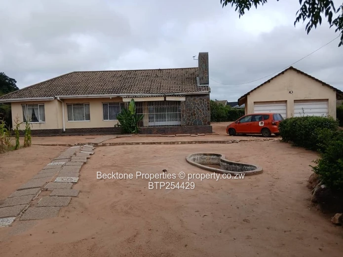 Luveve 4-Bed Family Home on 2900m² with Flatlet