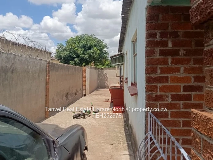 Available for sale in Glenora C is a 4 bedroomed house, kitchen, lounge and dinning, walled and gate