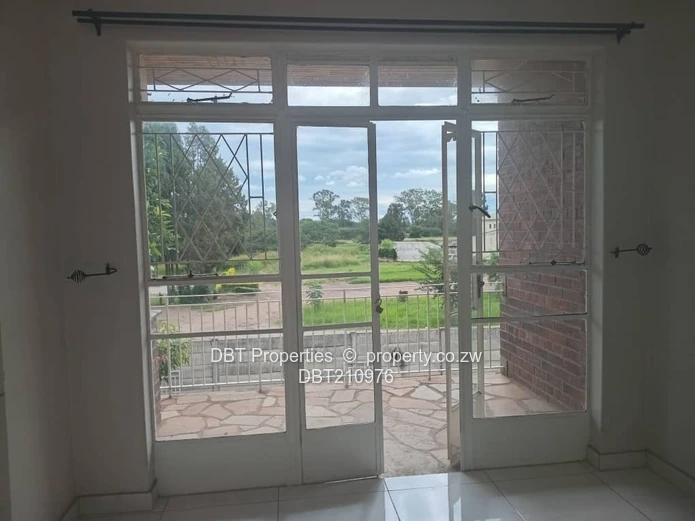 Flat available in Hillside