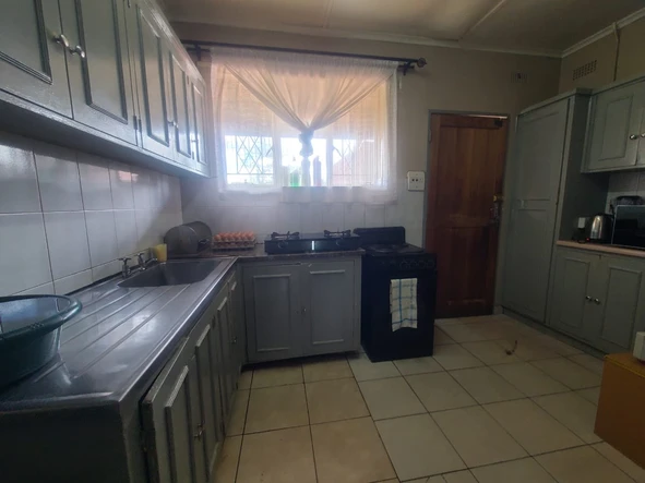 2 Bedroom Flat & Apartment