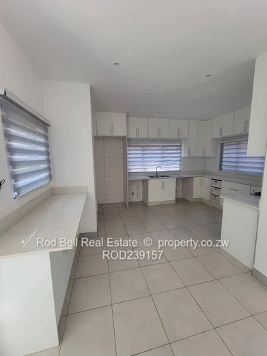 Bright 2-Bed, 2-Bath Townhouse w/ Garden & Parking — Mandara