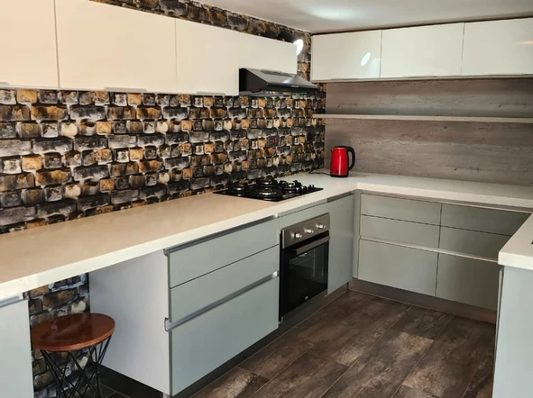 4 Bedroom Garden Flat