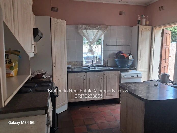 Greendale Near Kamfinsa Shops House For Sale!