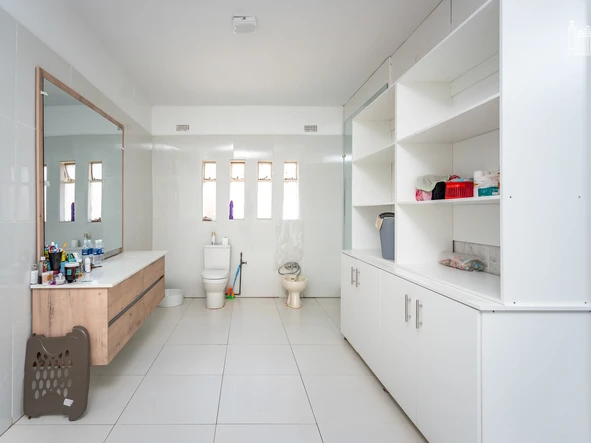 10 Bedroom House