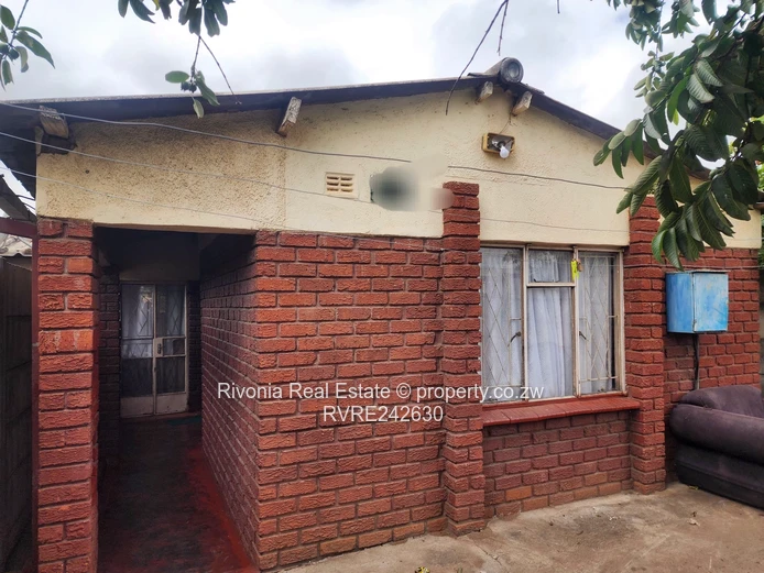 Glen Norah 4-Bed Redbrick Home with Rental Rooms