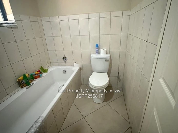 Spacious 5-Bed Victoria Falls Home with Cottage & Garden