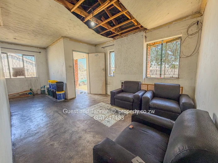3 bedroom house for sale in Houghton Park