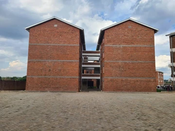 2 Bedroom Flat & Apartment