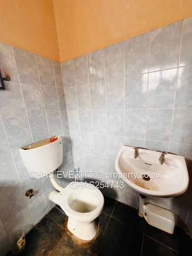 Zimre Park 3 Bedroomed House For Sale